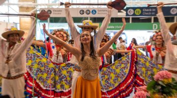 Flash mob surpreende passageiros no Aeroporto Internacional de Belém durante receptivo para o Círio de Nazaré