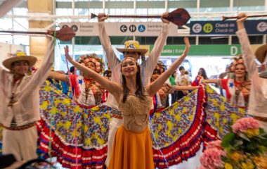 Flash mob surpreende passageiros no Aeroporto Internacional de Belém durante receptivo para o Círio de Nazaré